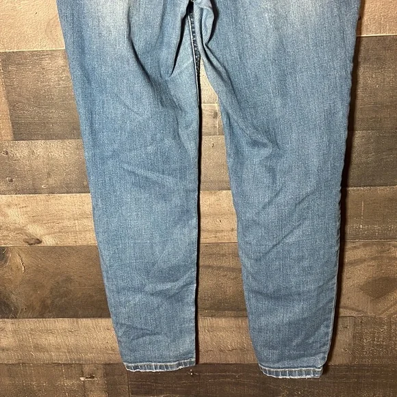Distressed Tinseltown Blue Jeans - Picture 6 of 8